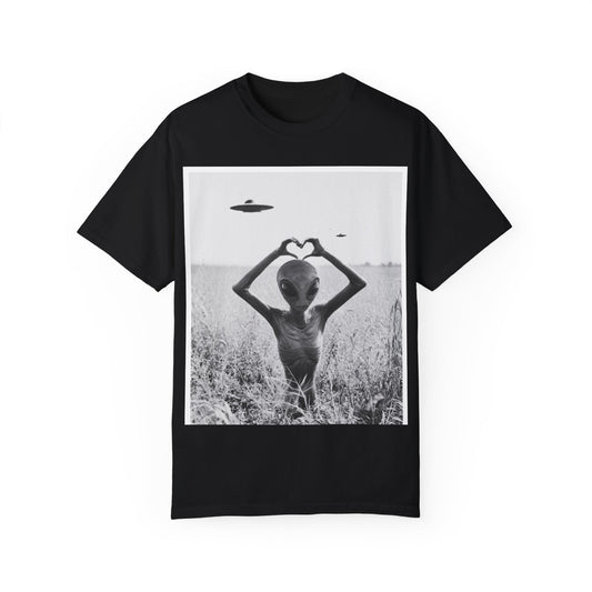 Alien T-shirt - Vintage Sci-Fi Heartwarming Scene