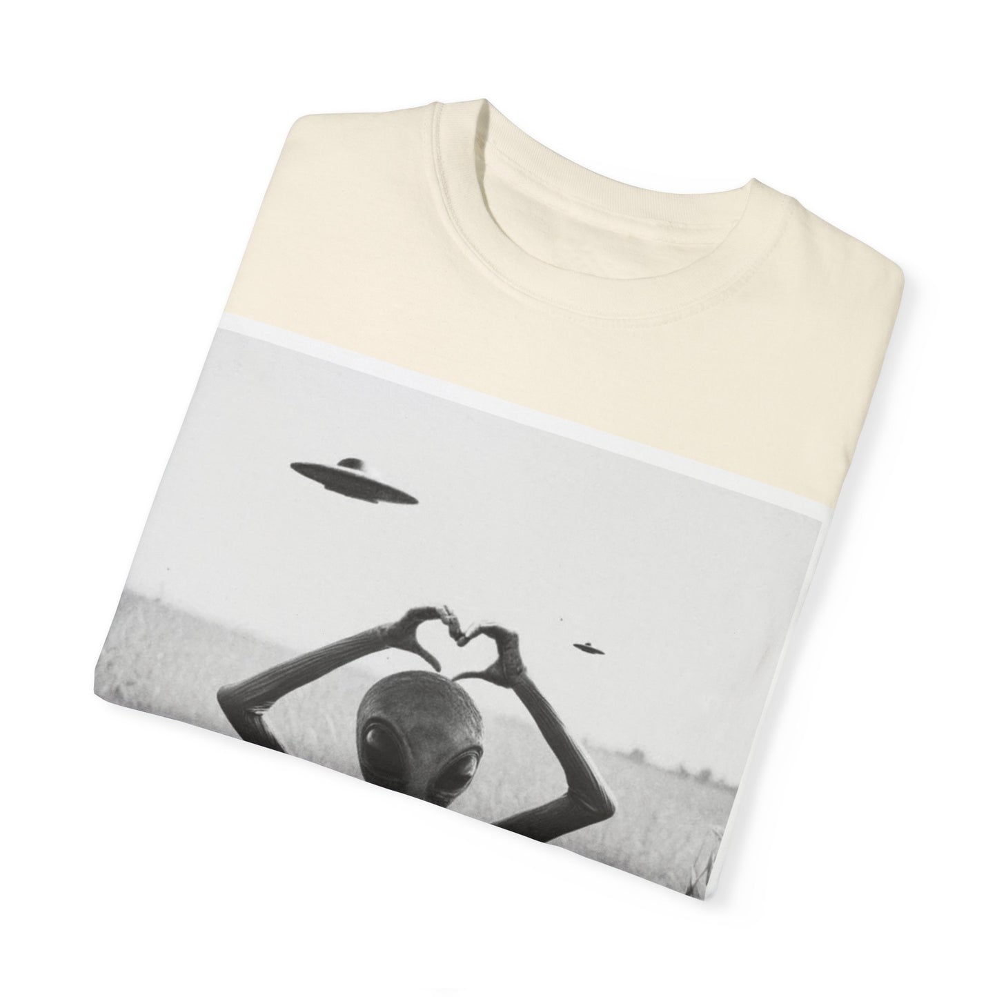 Alien T-shirt - Vintage Sci-Fi Heartwarming Scene